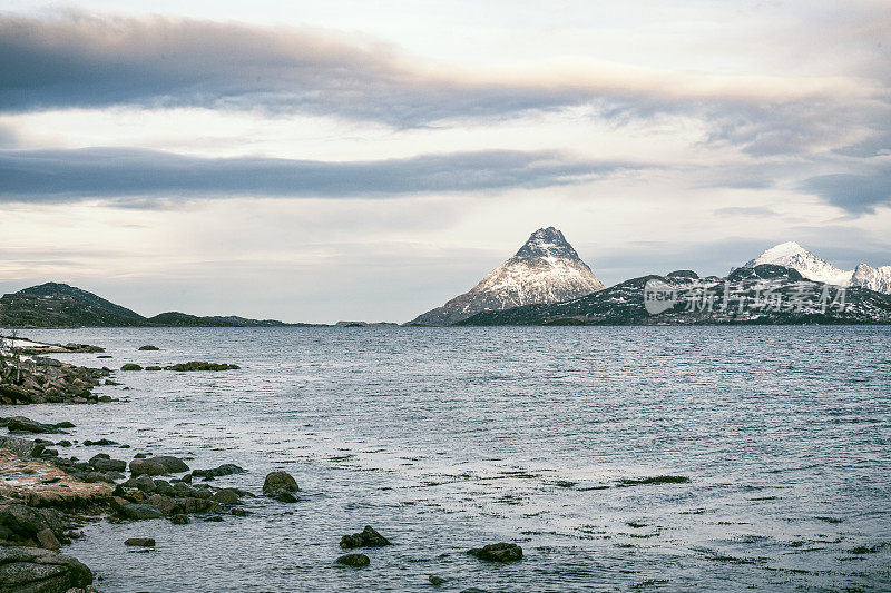 冬天，挪威韦斯特拉伦岛上的m ø klandsjord。